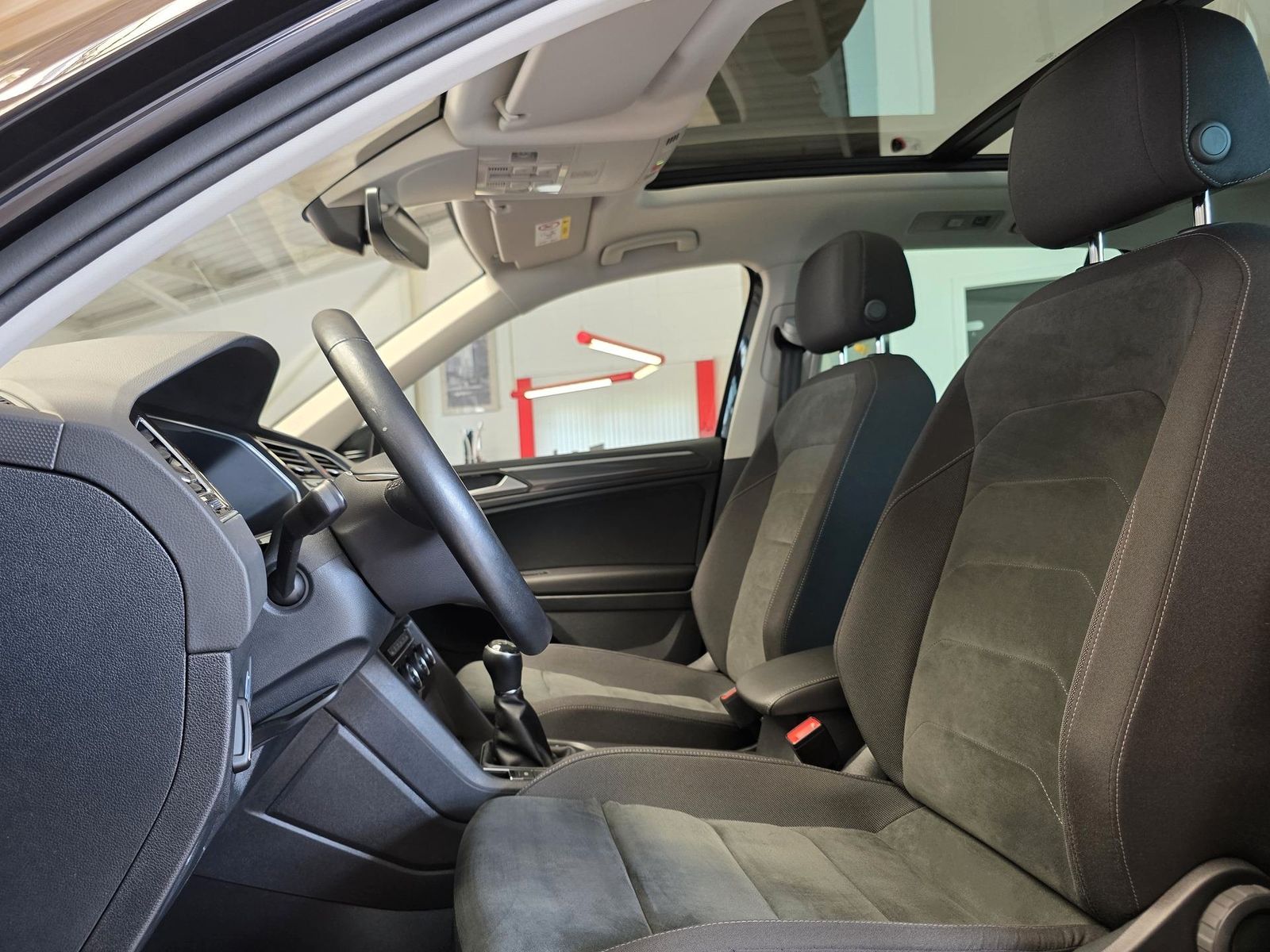 Fahrzeugabbildung Volkswagen Tiguan R-Line/Pano/Keyless/LED/Virtual/Dynaudio