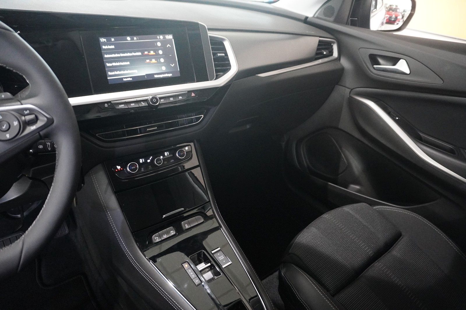 Fahrzeugabbildung Opel Grandland (X) 1.2T ENJOY NAVI/LED/KAMERA/SH/DAB+