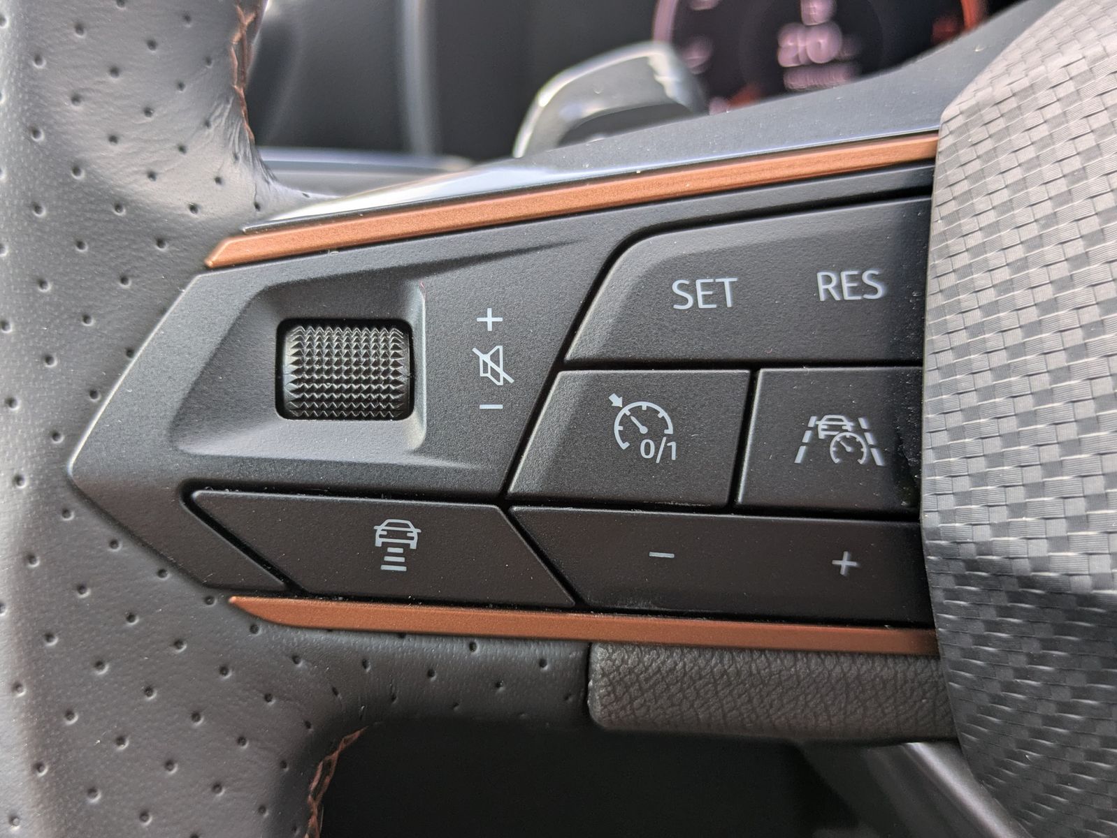 Fahrzeugabbildung CUPRA Leon 1.5 eTSI DSG MATRIX-LED*ACC*APP*KAMERA*18"