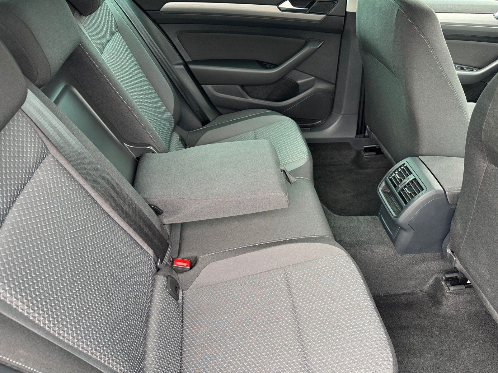 Fahrzeugabbildung Volkswagen Passat Variant 1.5 TSI