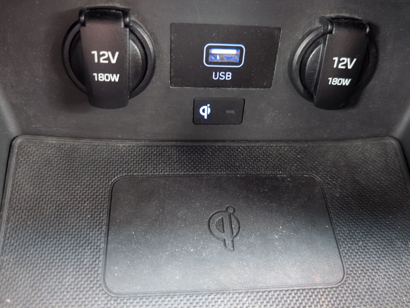 Fahrzeugabbildung Hyundai i30 KOMBI 1.5T 7DCT EDITION 30+ GARANTIE9/28 1HD