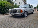 Mercedes-Benz Oldtimer Mercedes W123  230 - Mercedes-Benz 230 in Duisburg