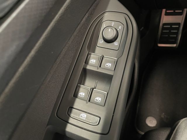 Golf VIII Active 1.0 eTSI DSG LED ACC KAM