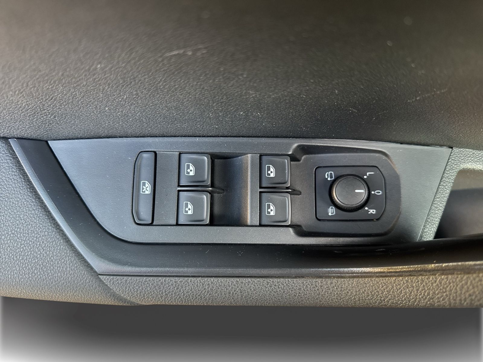 Karoq 2.0 TDI Style 4x4, AHK, PANO, Standheizung