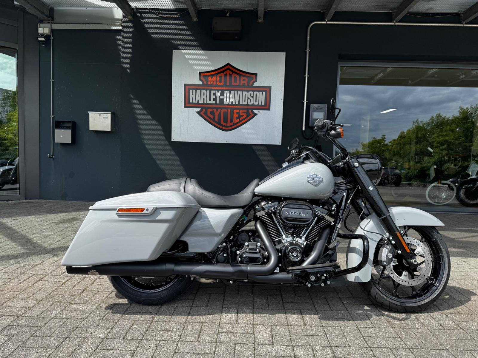 Harley-Davidson Road King Special / J&H