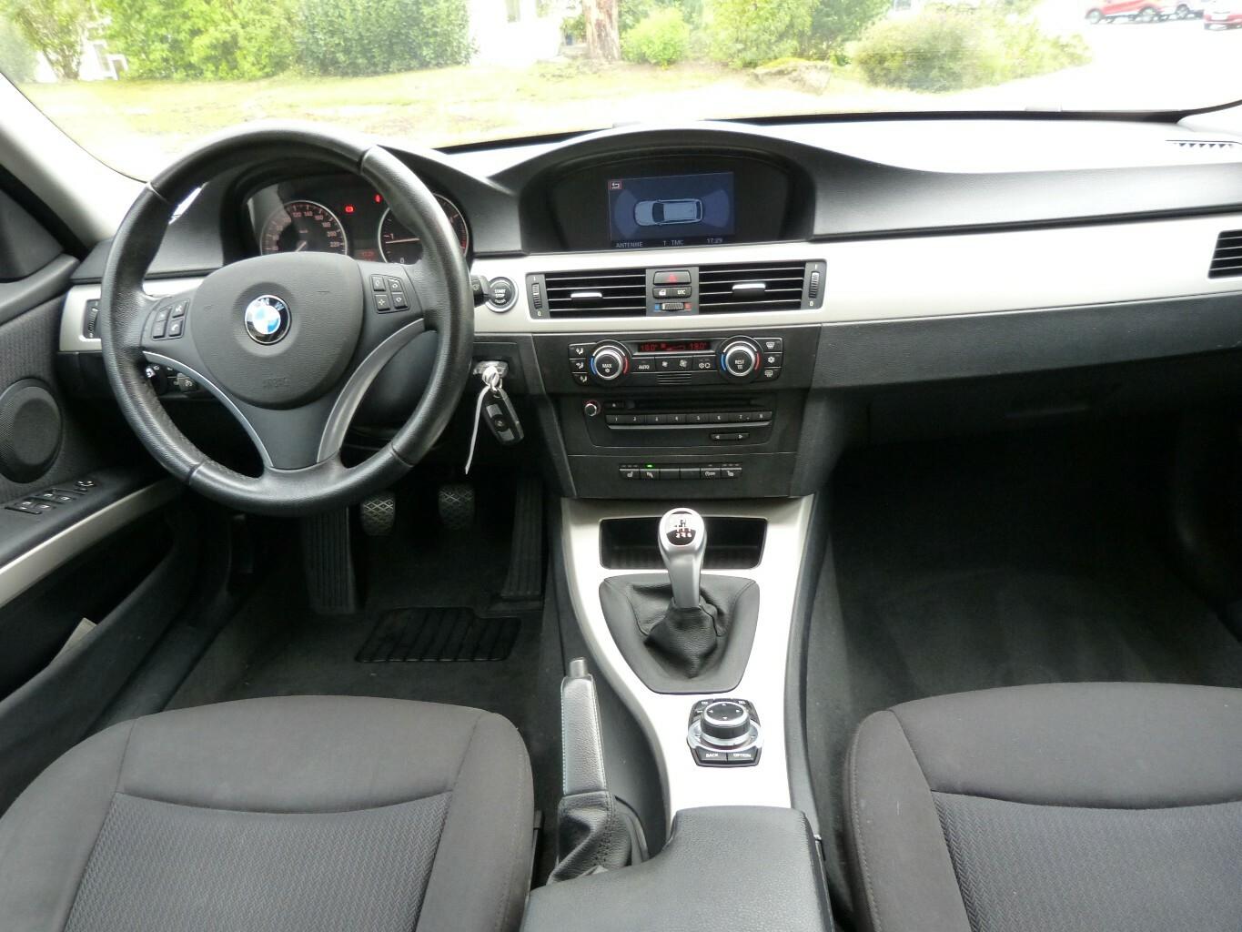 BMW 320 2009 — photo 12