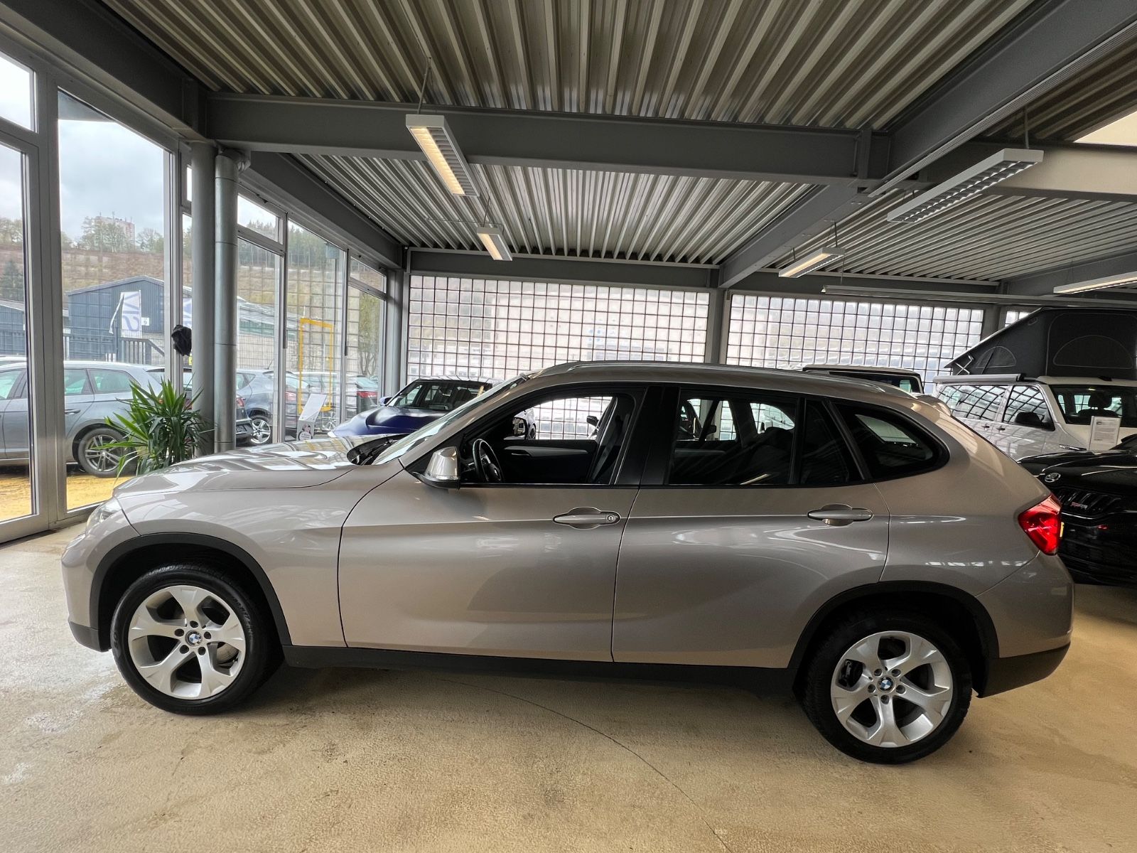 Fahrzeugabbildung BMW X1 18 d xDrive *LED/XENON*NAVI*MEMORY*