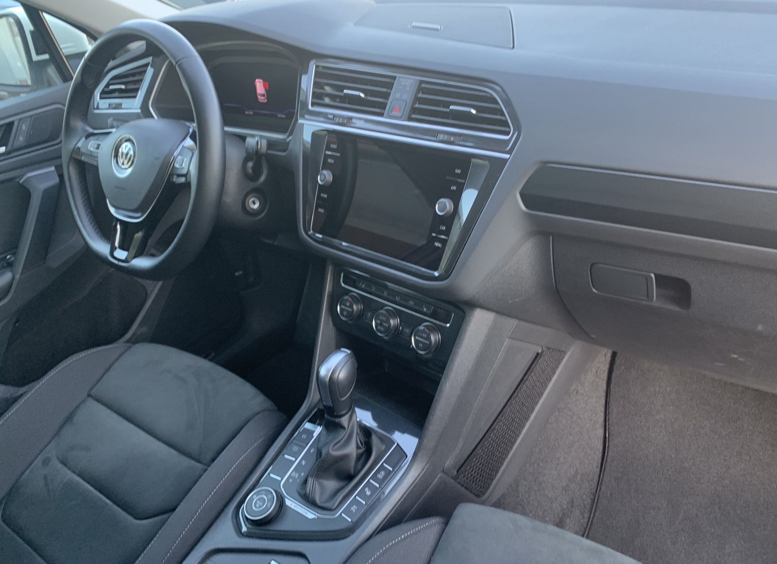 Fahrzeugabbildung Volkswagen Tiguan 2.0 TDI*Highline*4Motion*LED*Cam*STHZ*