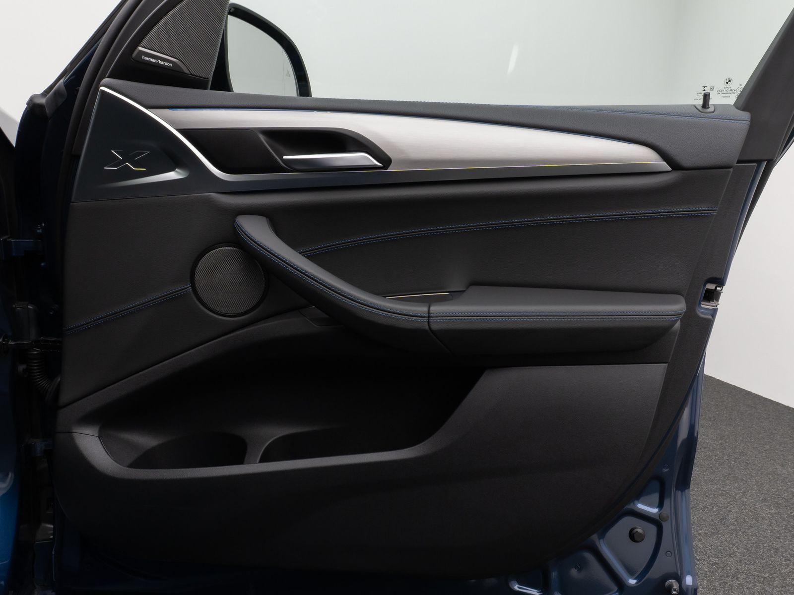 Fahrzeugabbildung BMW iX3 M Sport Impressive Panorama 360° HUD DAB H/K