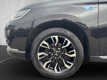 Mitsubishi Outlander 4WD PHEV *KEYLESS*PANORAMA*