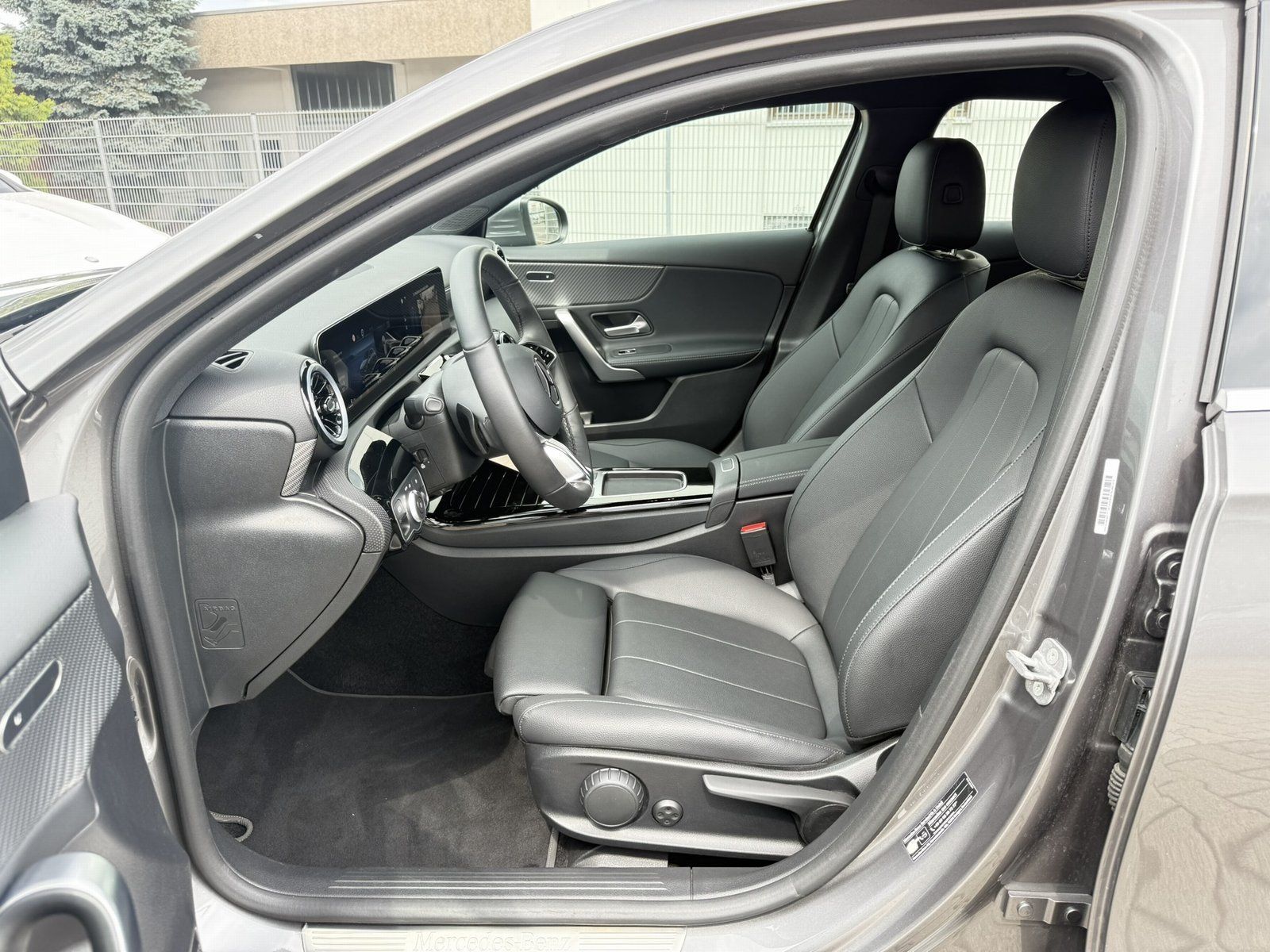 Fahrzeugabbildung Mercedes-Benz A 180 Progressive*LED*KAMERA*SPURHALTE*