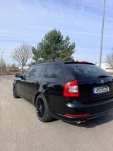 Skoda Octavia 2.0 TDI DSG RS Combi RS - Skoda Octavia aus 2011: Combi RS