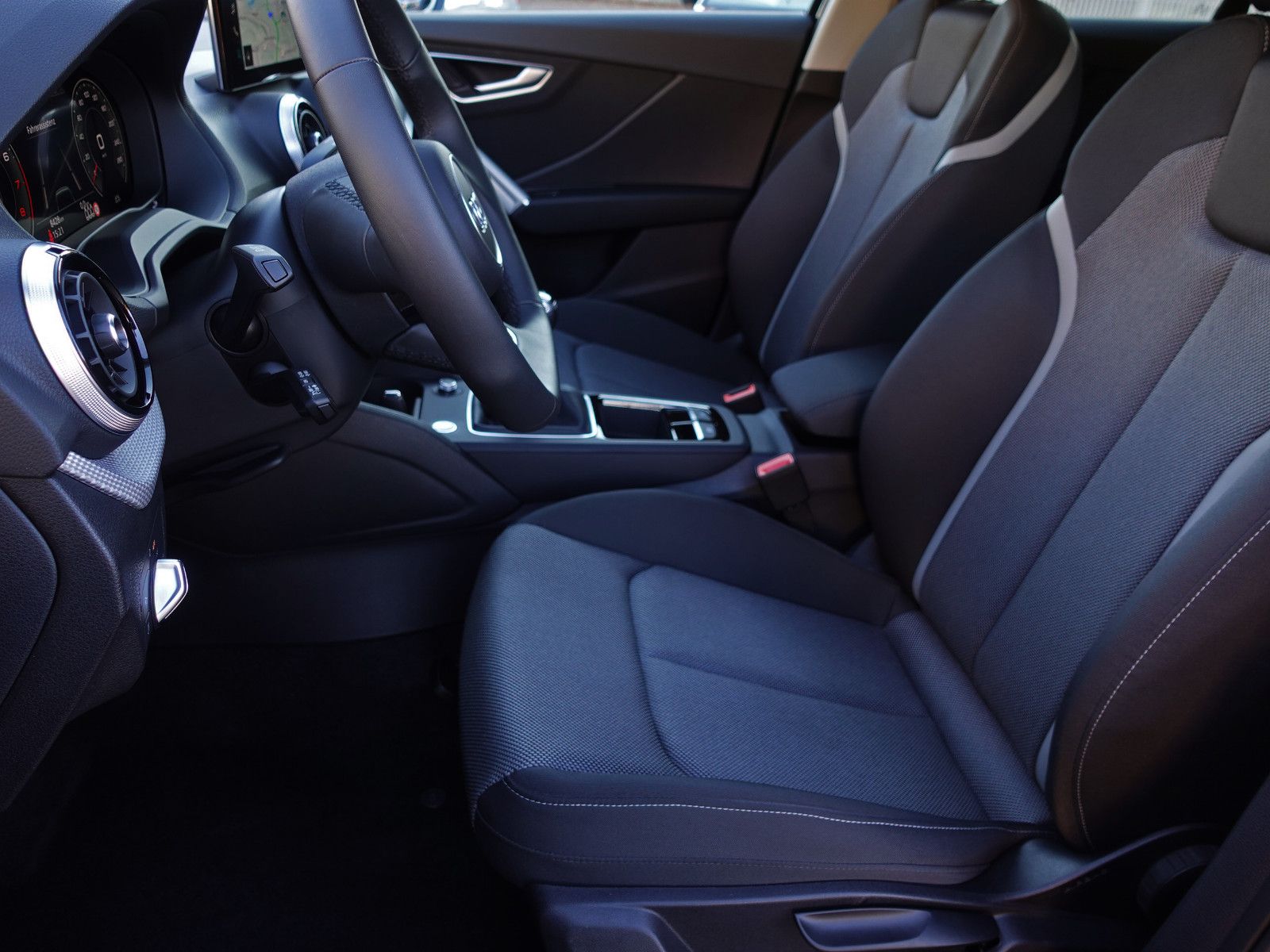 Fahrzeugabbildung Audi Q2 35 TFSI S line Matrix HiFi Kamera AHK ...