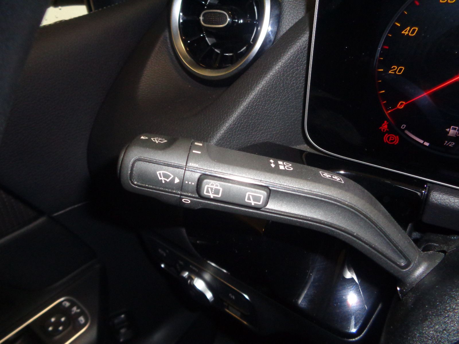 Fahrzeugabbildung Mercedes-Benz B 180/Navi/Klima/AHK/Digitales Cockpit/MultiBeam