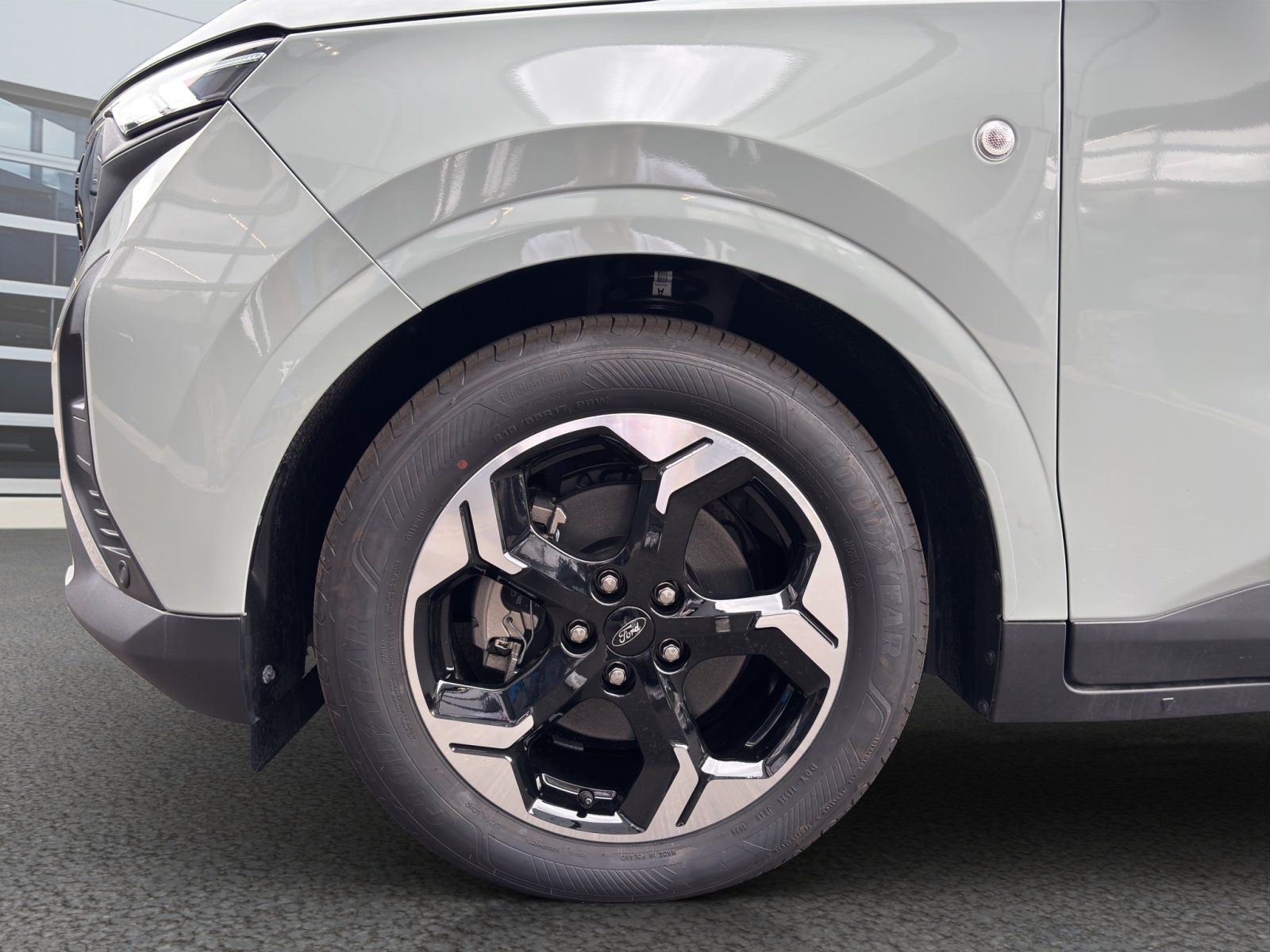 Fahrzeugabbildung Ford Tourneo Courier eMotor BEV Titanium