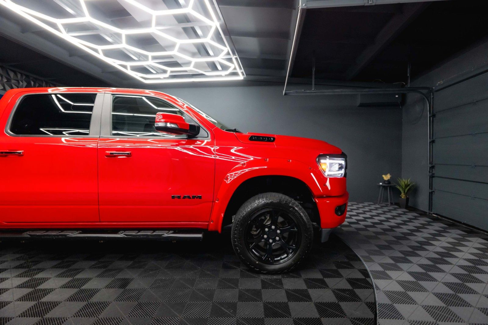 Fahrzeugabbildung Dodge RAM 5.7 V8 HEMI 4x4 LPG BRC Offroad Night-Paket
