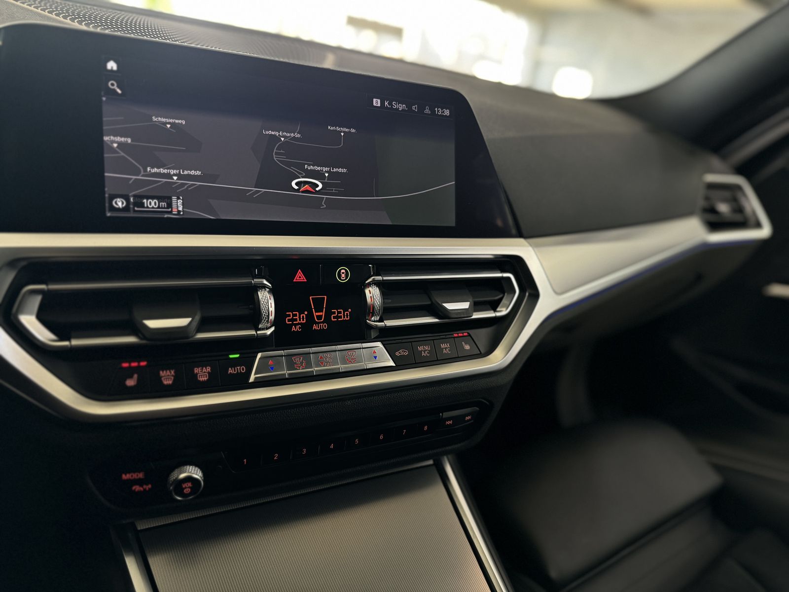 Fahrzeugabbildung BMW 330i M Sport Kamera Laser HUD DAB HiFi Komfort