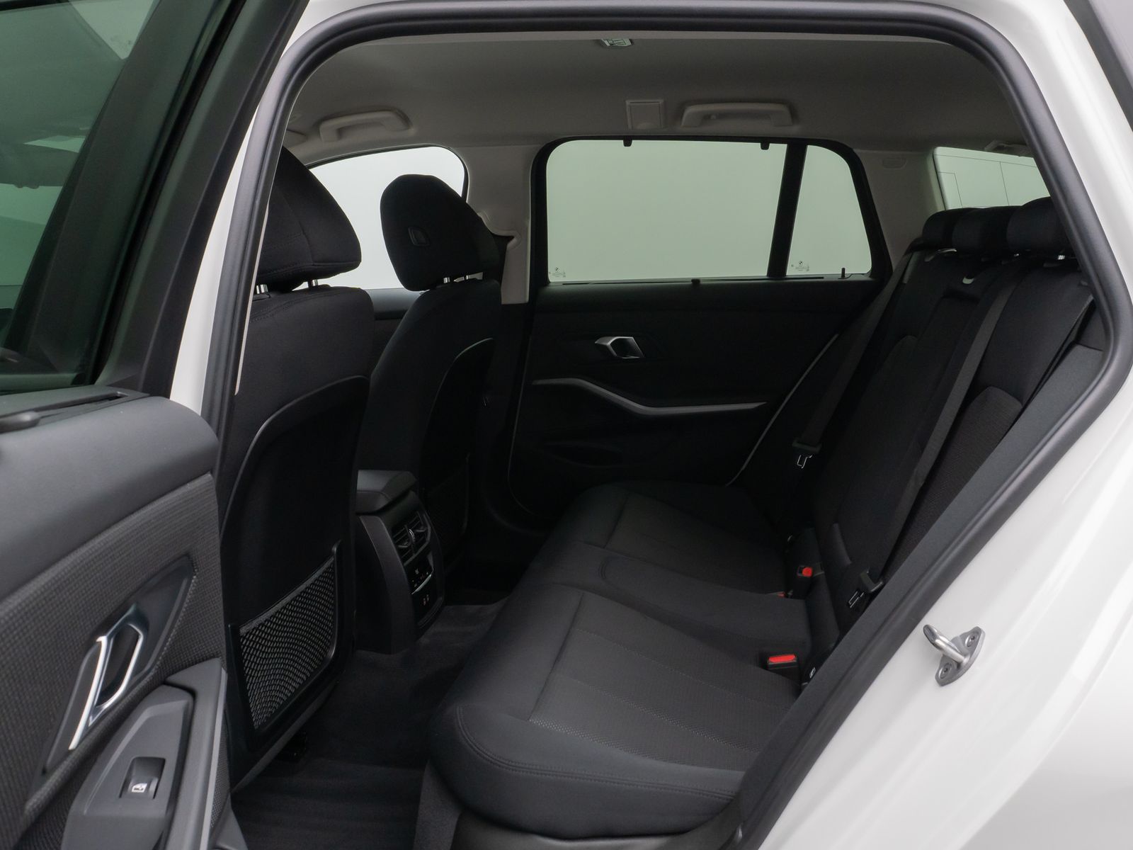 Fahrzeugabbildung BMW 320e  Kamera Laser HUD DAB HiFi Komfort Alarm