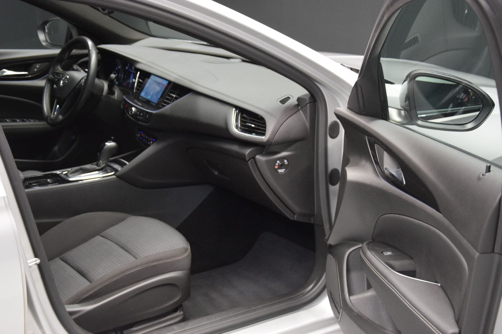 Fahrzeugabbildung Opel Insignia B Sports Tourer Business LED Navi