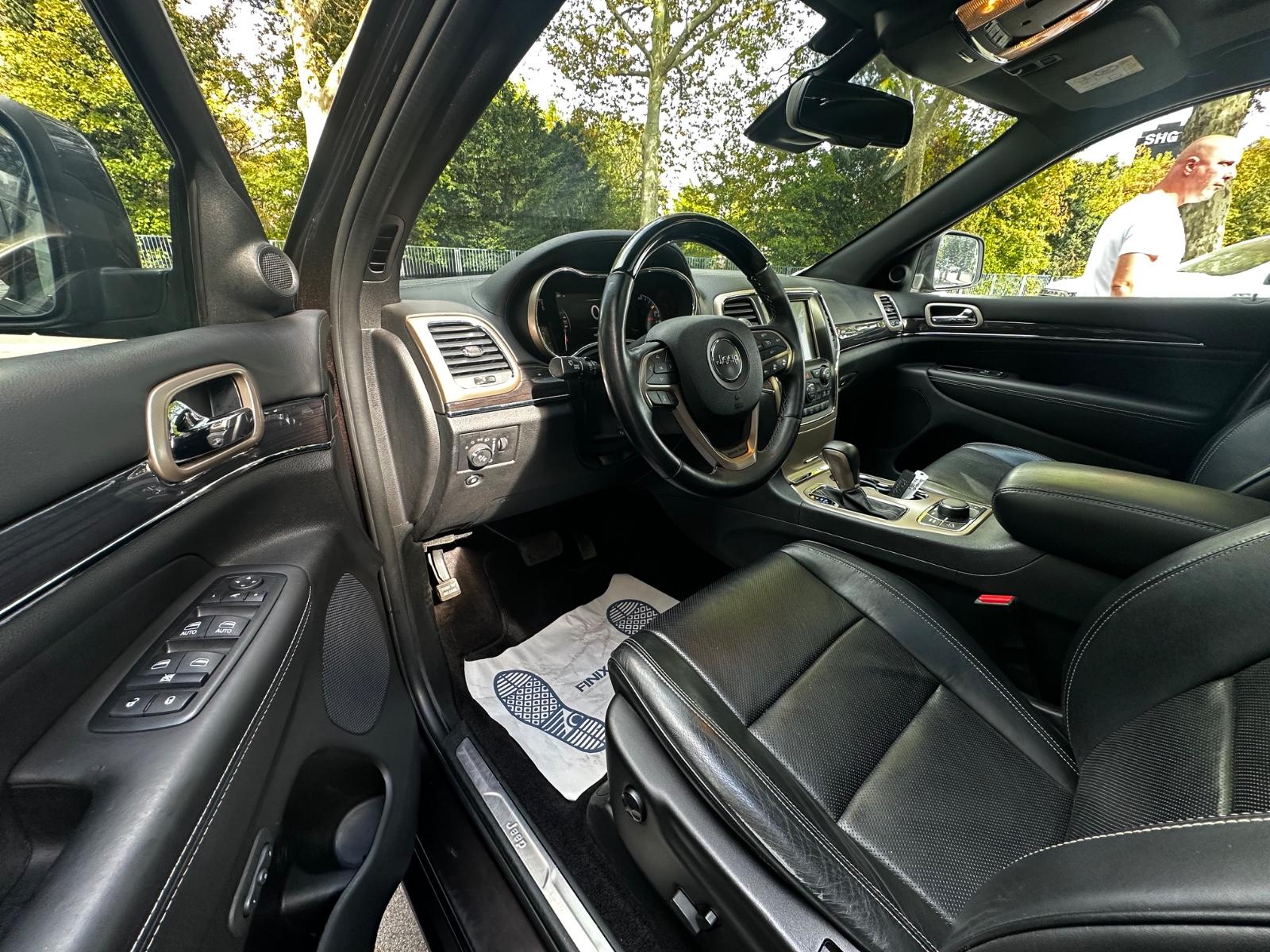 Jeep Grand Cherokee Overland 3.0 CRD V6 250 ch BVA 4x4 / Toit panoramique / Cuir Nappa ventilé / Alpine / Suspension pneumatique