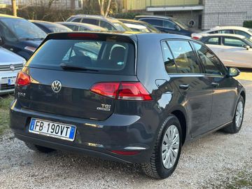 Volkswagen Golf - 6