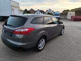 Ford Focus 1,6TDCi 85kW DPF Titanium Turnier Titanium - Ford Focus mit Diesel-Antrieb: Kombi, 1.6