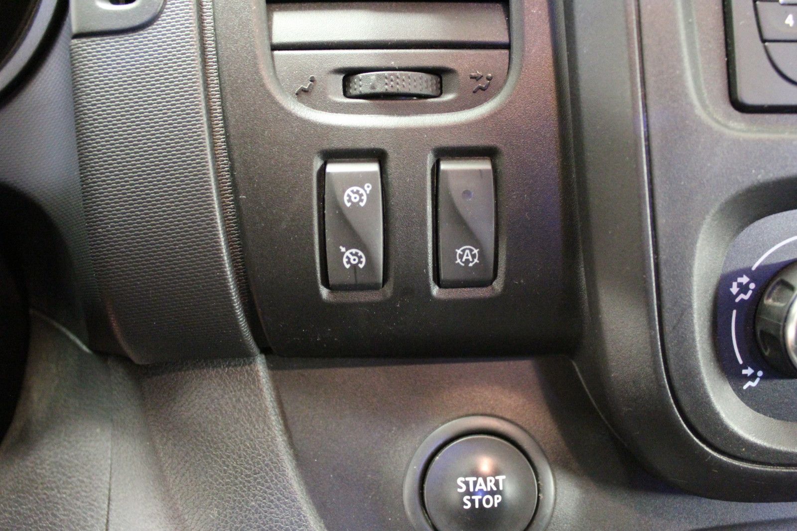 Fahrzeugabbildung Renault Trafic Kasten L2H1 3,0t Komfort *AHK*Klima*