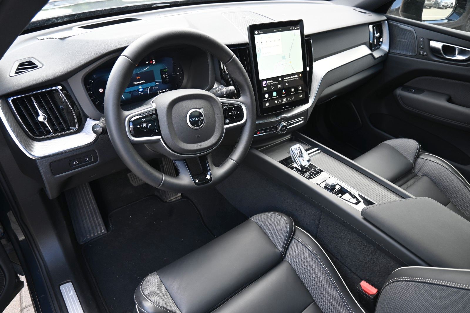 Fahrzeugabbildung Volvo XC60 T8 RC AWD Plus Black Edition*360*Facelift
