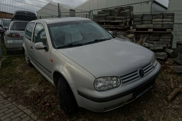 Volkswagen Golf IV Lim. Basis 1.HAND ! Winterauto  850,-