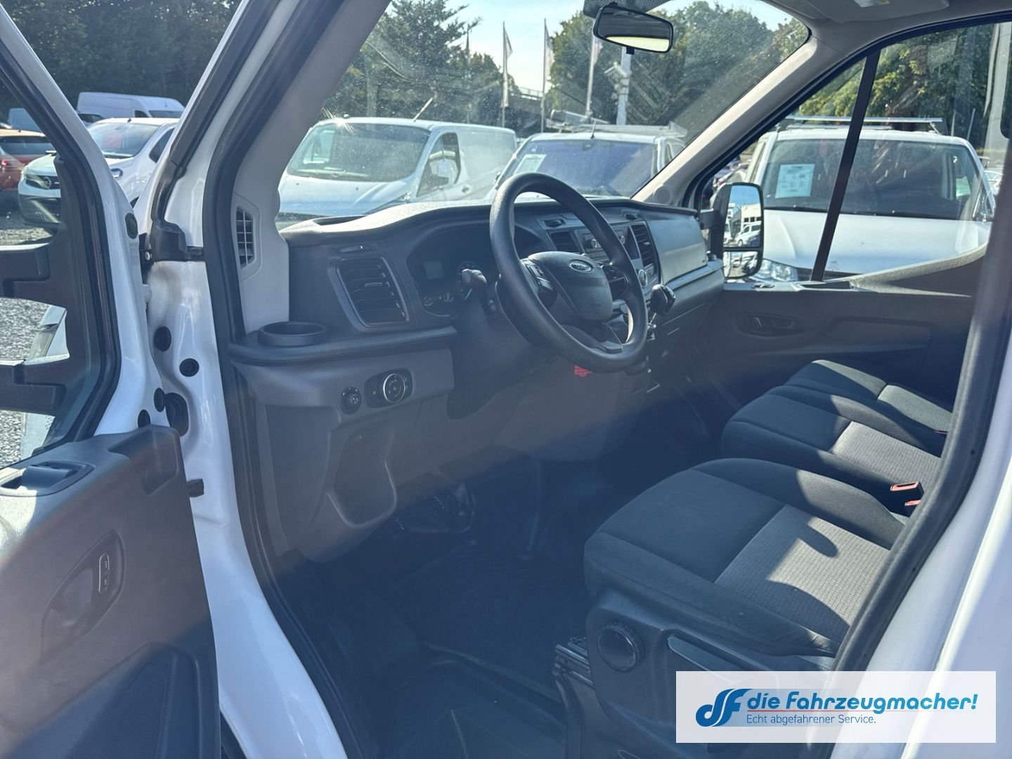 Fahrzeugabbildung Ford Transit Pritsche 310 L2 Doppelkabine Basis 2.0 T
