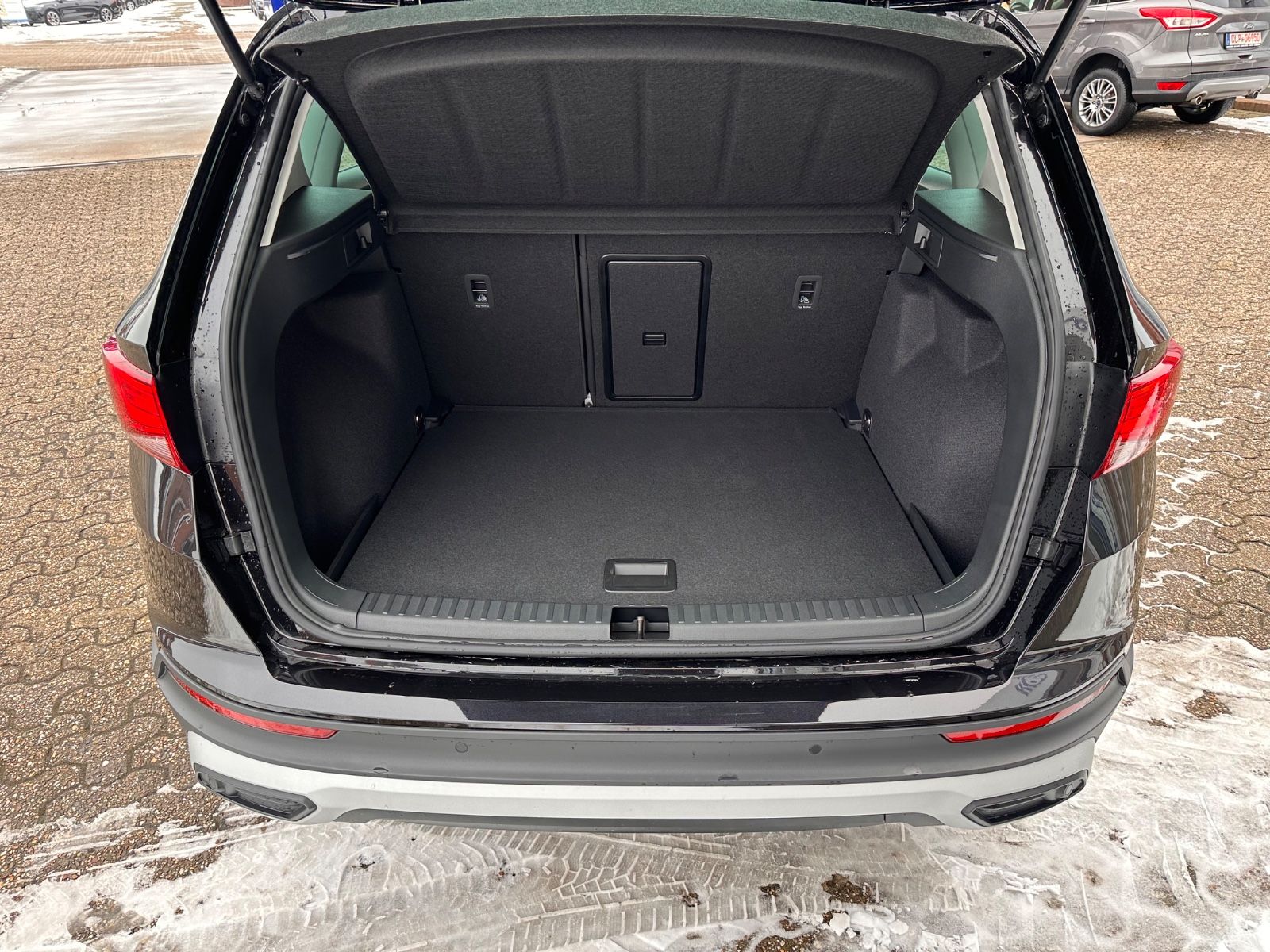 Fahrzeugabbildung SEAT Ateca 1.5 TSI Style DSG AHK/Navi/ACC/LED/SHZ/APP