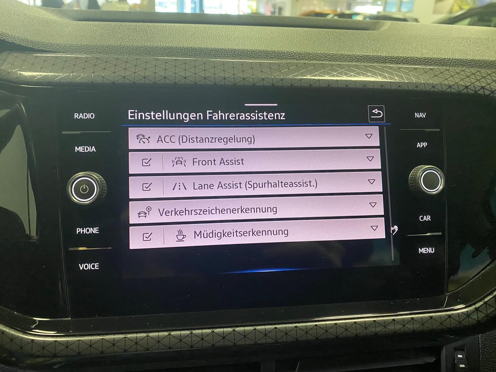 Fahrzeugabbildung Volkswagen T-Cross 1.0 TSI Style APP+KLIMA+ACC+RFK+PDC+NAVI