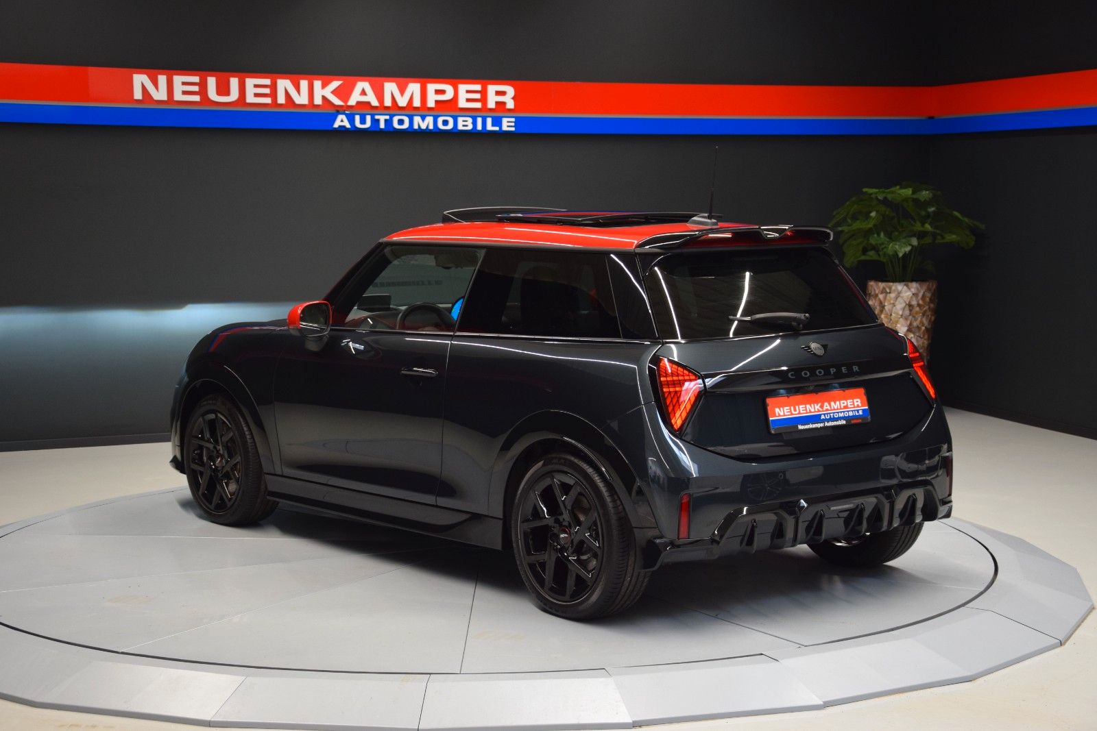 Fahrzeugabbildung MINI Cooper C John Cooper Works Trim L HuD Leder Ambi