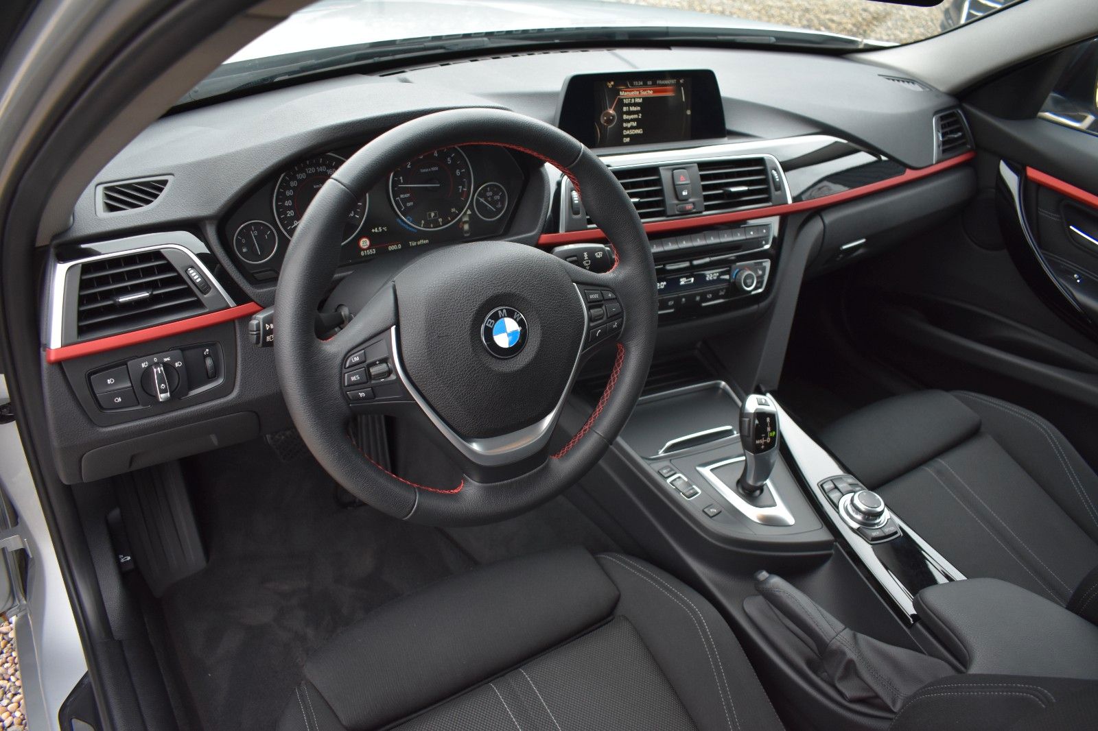 Fahrzeugabbildung BMW 320 i Limo. Sport Line