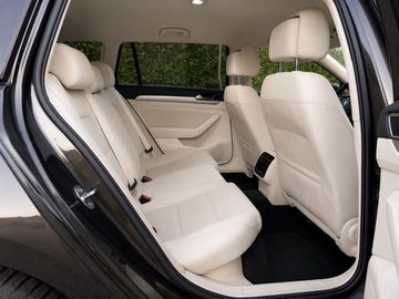 Volkswagen Passat - 10