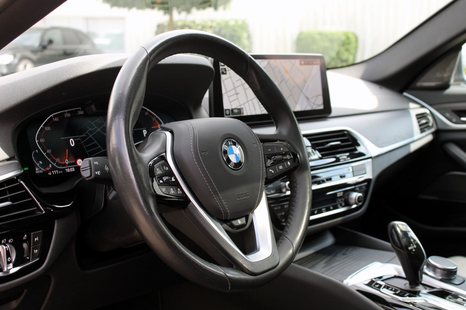 Fahrzeugabbildung BMW 520d Touring Aut. LED ACC KAM PANO HUD AHK StHz