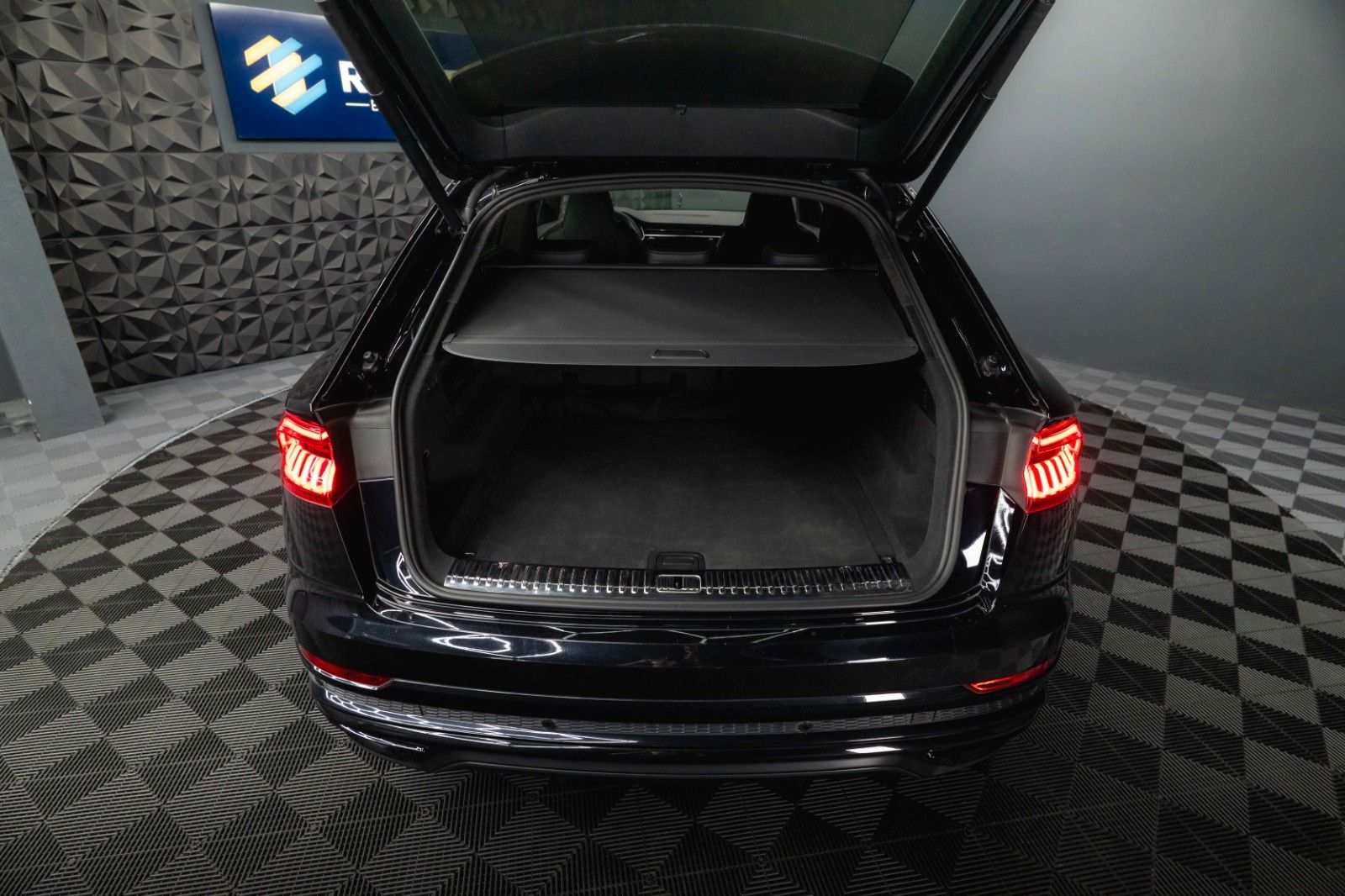 Fahrzeugabbildung Audi Q8 50 TDI quattro S-Line Black Design*ACC*22Zoll