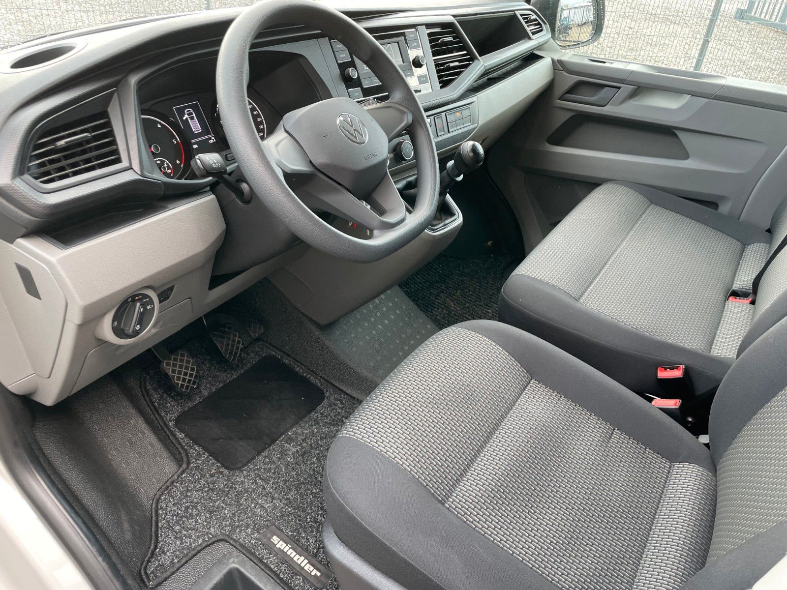 Fahrzeugabbildung Volkswagen T 6.1 Transporter  2.0 TDI  Klima PDC