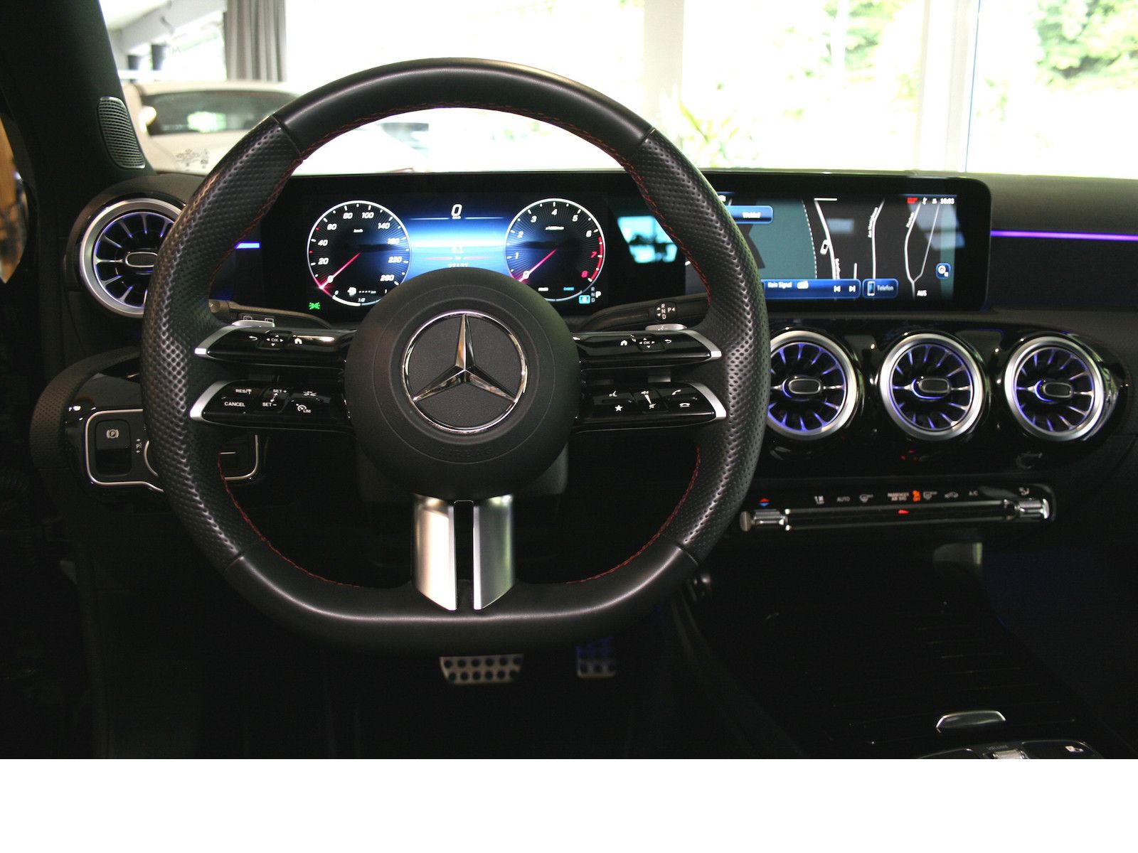 Fahrzeugabbildung Mercedes-Benz A 180 AMG Advanced Plus *MBUX*Ambiente.*Winterpa