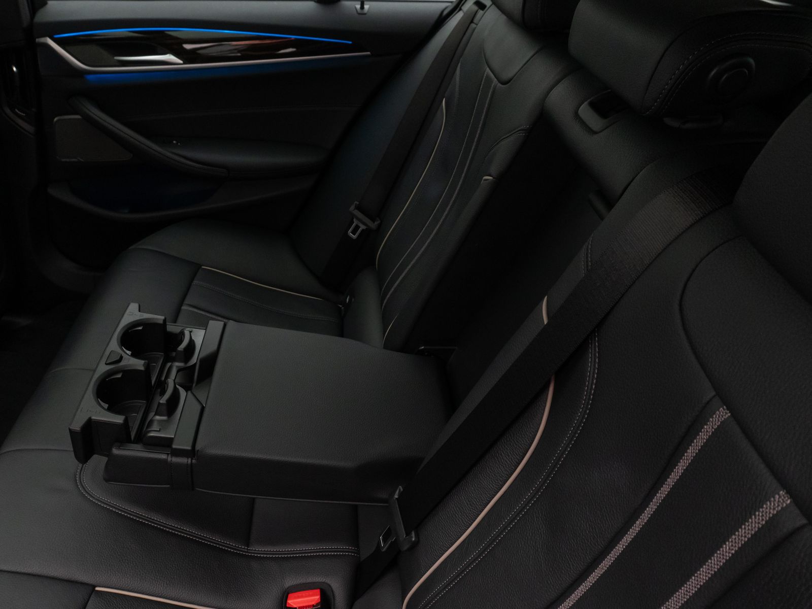 Fahrzeugabbildung BMW 530e Panorama Kamera DAB H/K WLAN Alarm Sport