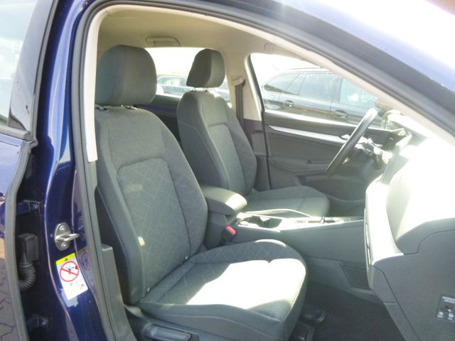 Fahrzeugabbildung Volkswagen Golf VIII 1,0 eTSI Life >AUT/NAV/LED/KAM/SHZ<