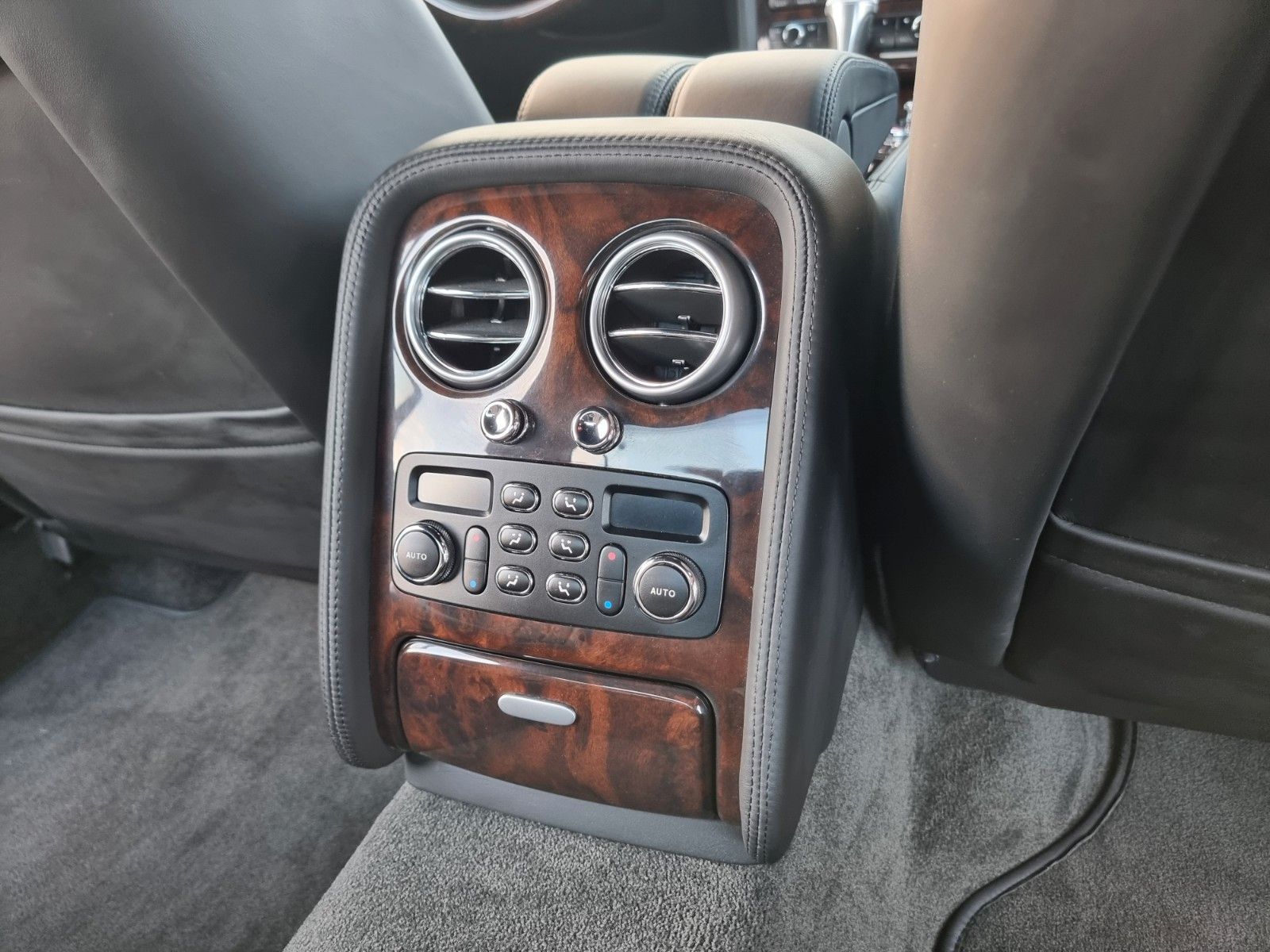 Fahrzeugabbildung Bentley Continental Flying Spur/Ausnahmezustand/Orig. km
