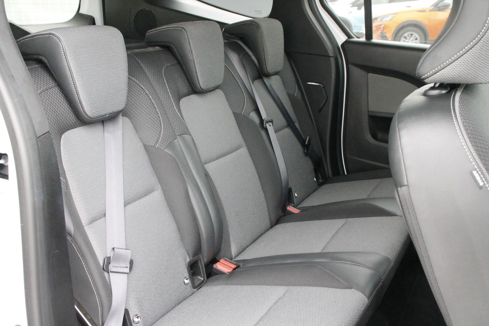 Fahrzeugabbildung Renault Kangoo III Techno Family-Paket