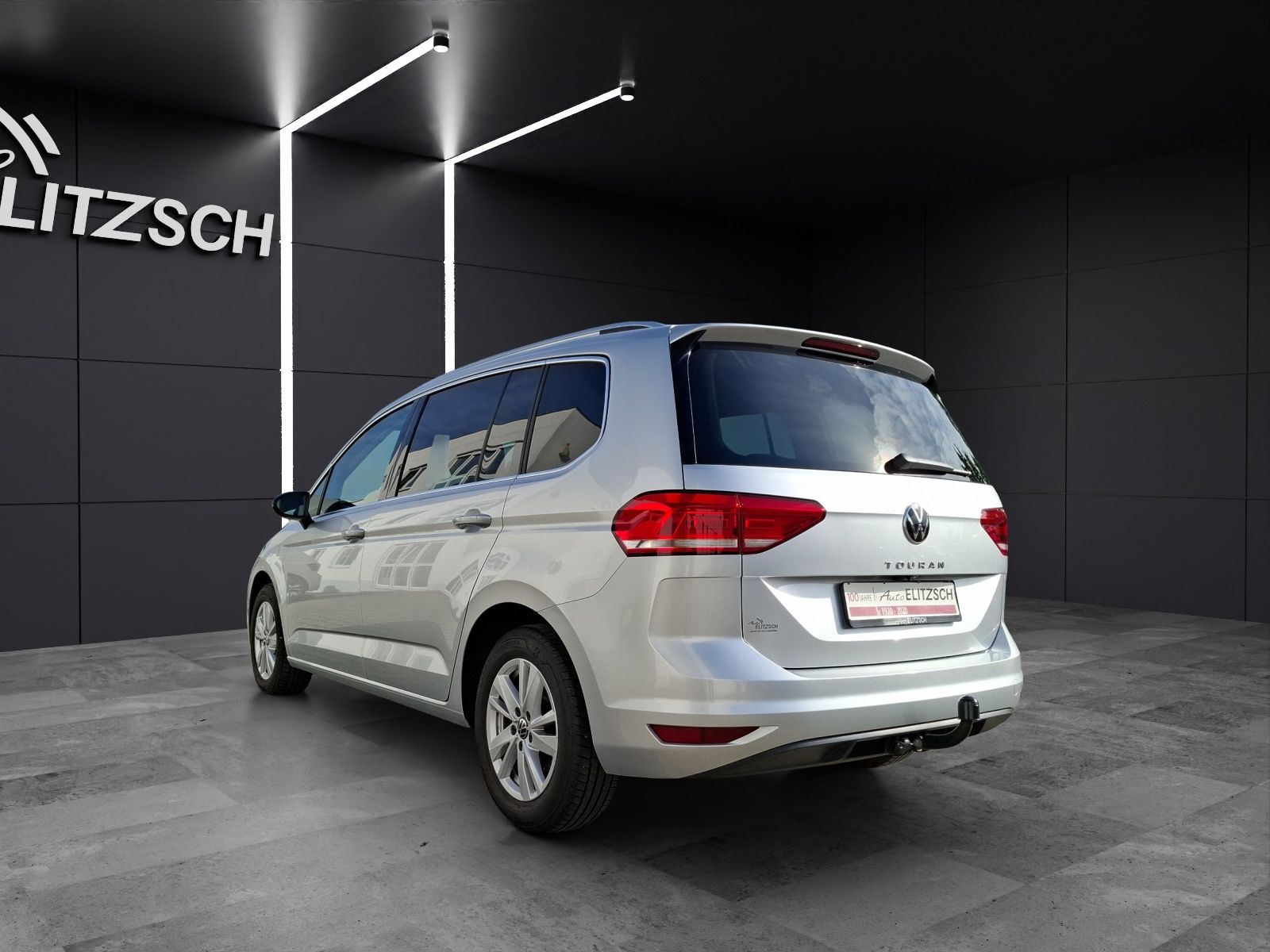Fahrzeugabbildung Volkswagen Touran TSI Highline DSG 7-Si AHK AID ACC RFK SH