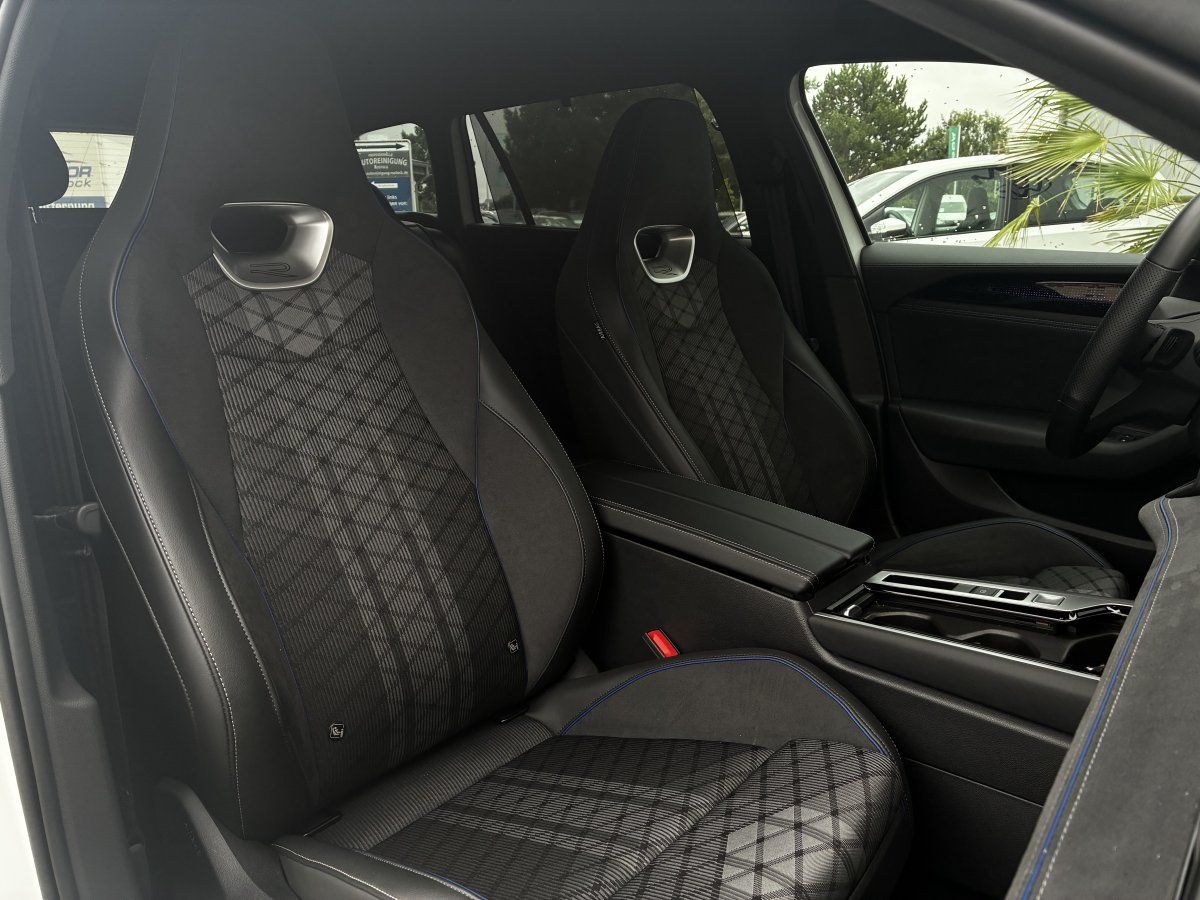 Volkswagen Passat 2.0 TDI 4M R-Line Black Style Standhzg 4x foto 20