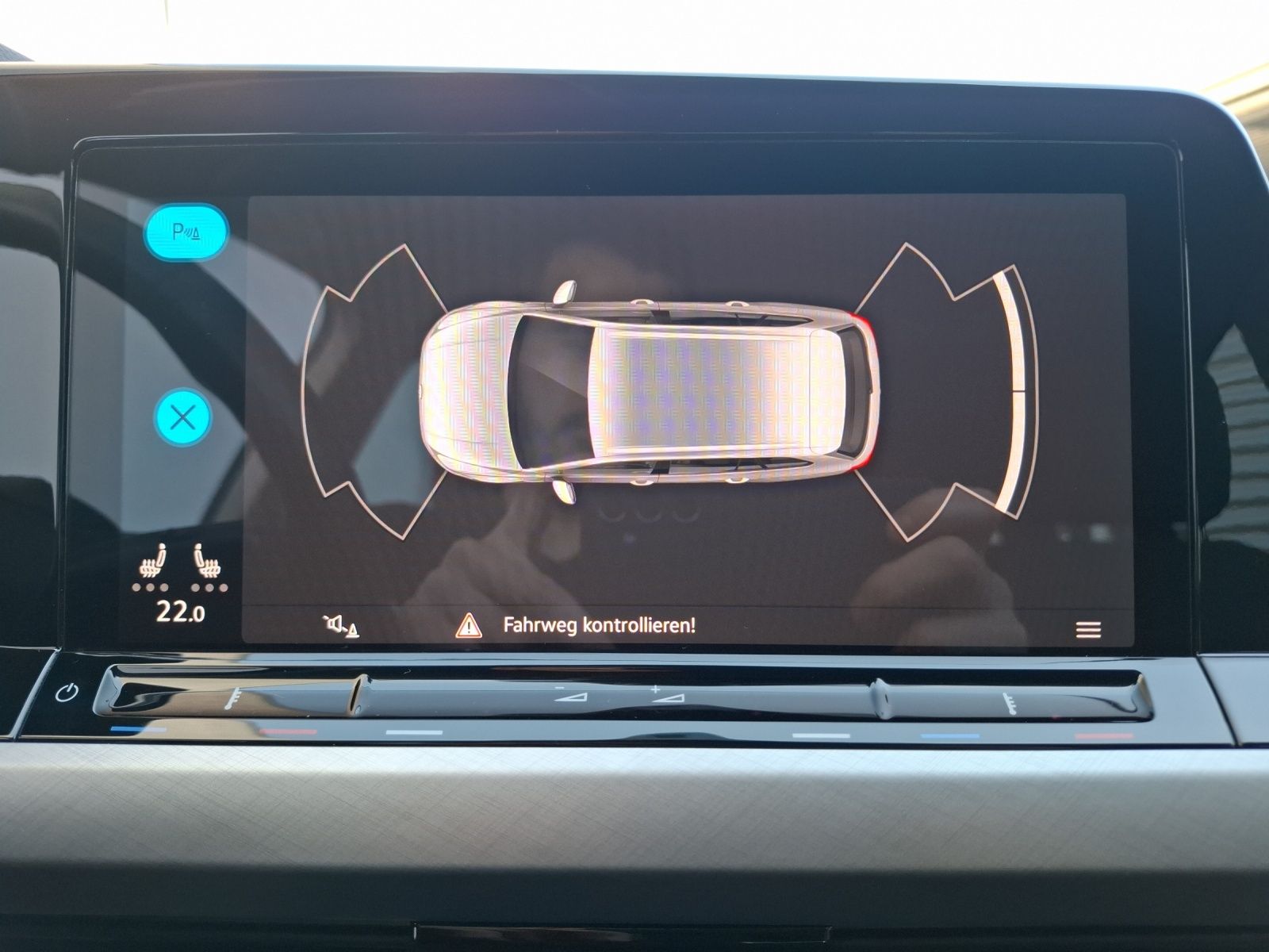 Fahrzeugabbildung Volkswagen Golf VIII Variant eTSI Life DSG LED AHK Navi AID