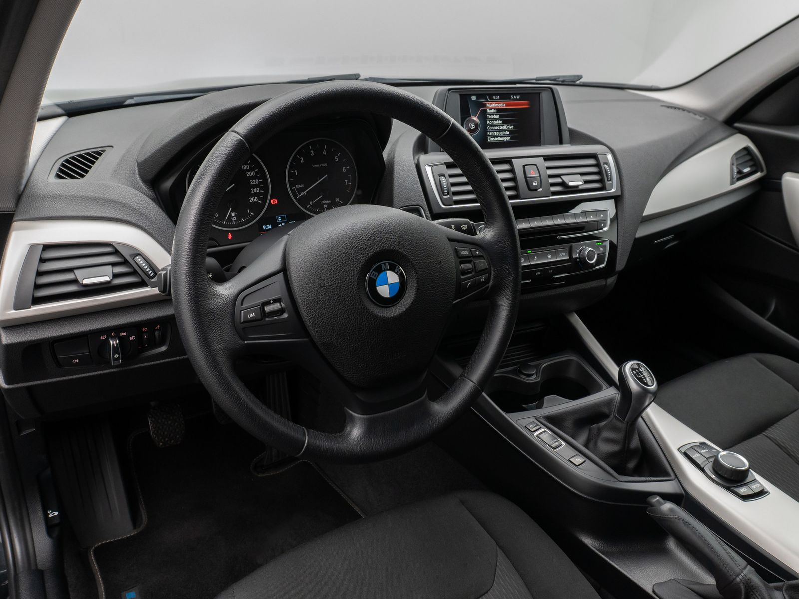 Fahrzeugabbildung BMW 118i Parkassist Sitzheizg USB Regensensor 8fach