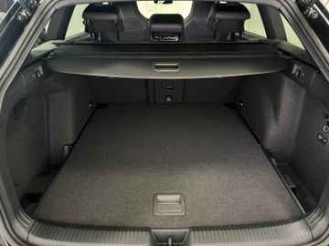Volkswagen Golf VIII Variant 1.5 eTSI R-Line AHK*Pano*LED