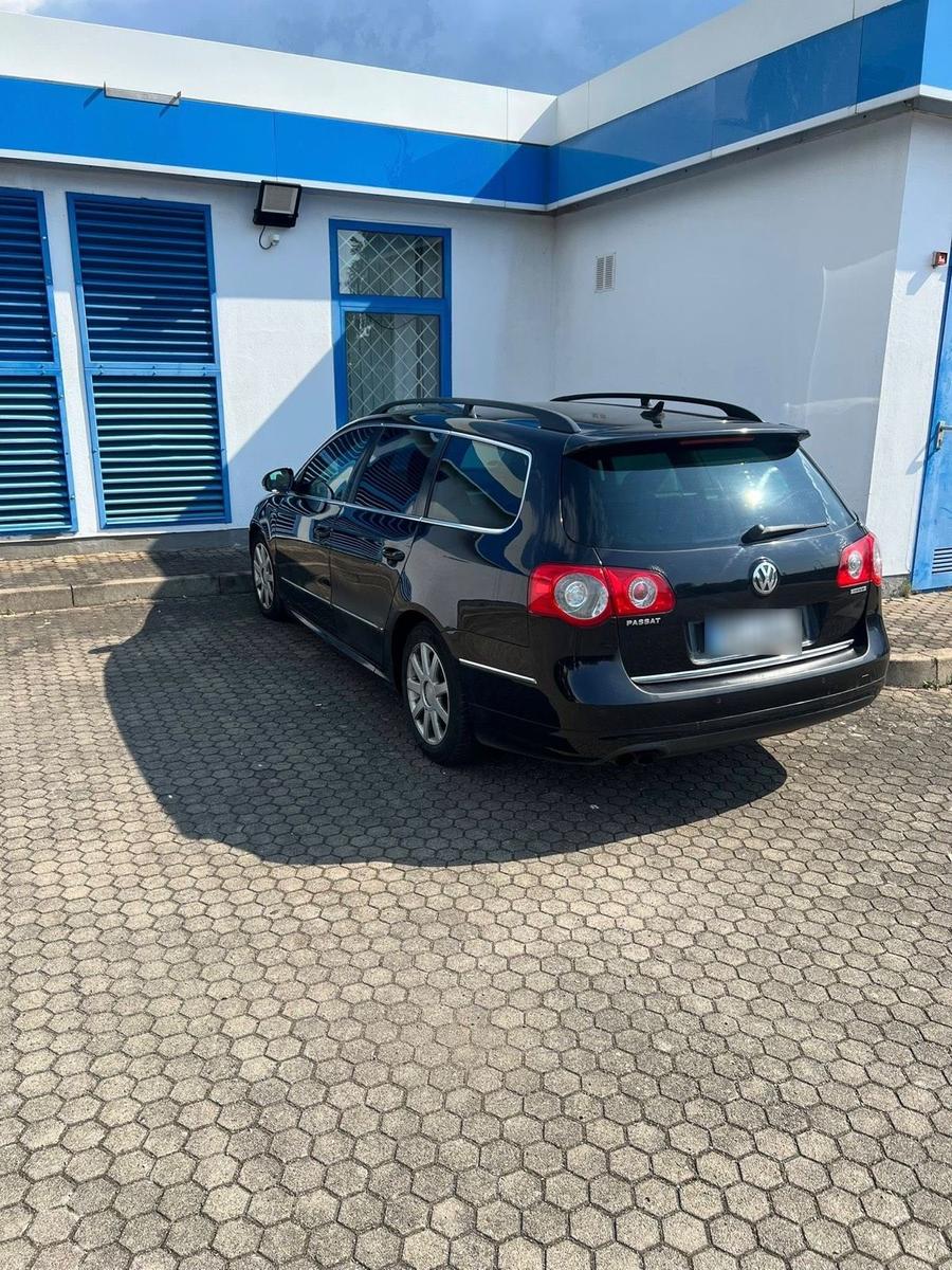 Volkswagen Passat 2009 — вигляд ззаду