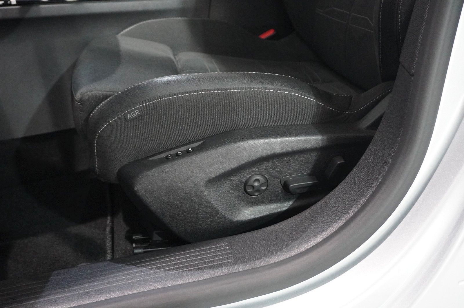 Fahrzeugabbildung Opel Astra L ST 1.2T GS SPORT NAVI/LED/360°/PANO/HUD